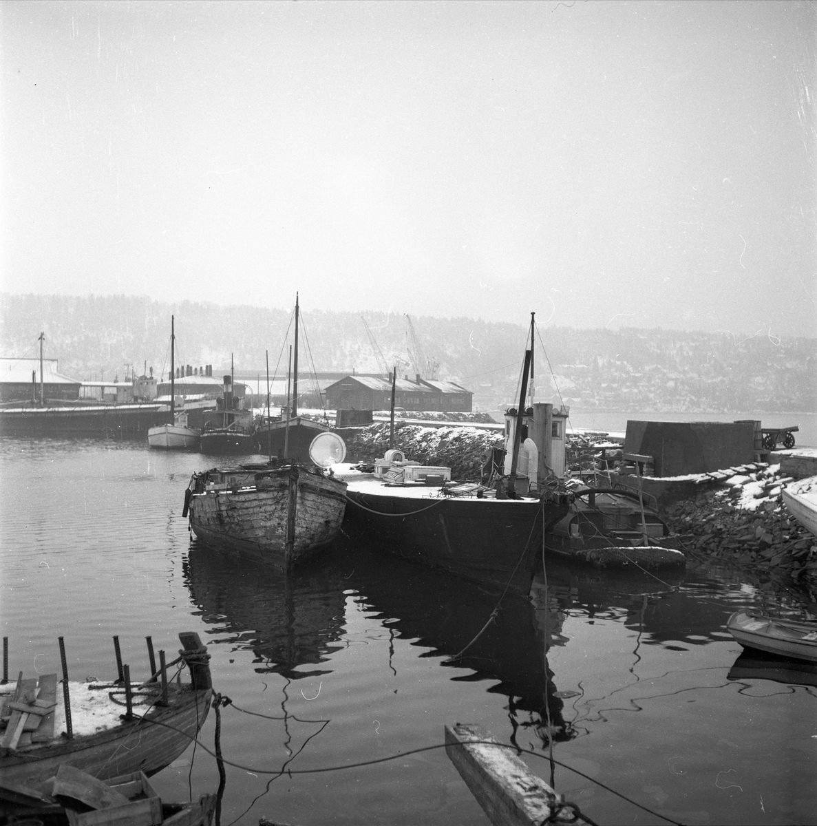 Husbåter på Sjursøya. Oslo før 1954.