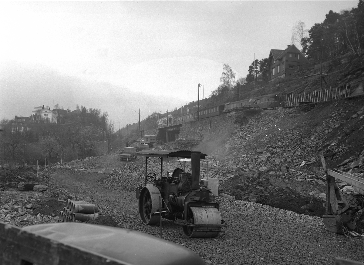 Bekkelaget, Oslo, 24.03.1954. Opprydningsarbeid etter rasulykke.
