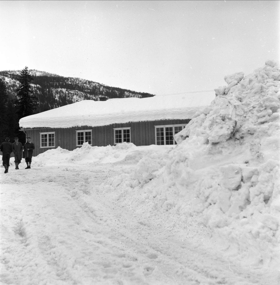 Kraftstasjonen i Flesberg, funksjonær- og administrasjonsbygget, Flesberg, 04.01.1960.