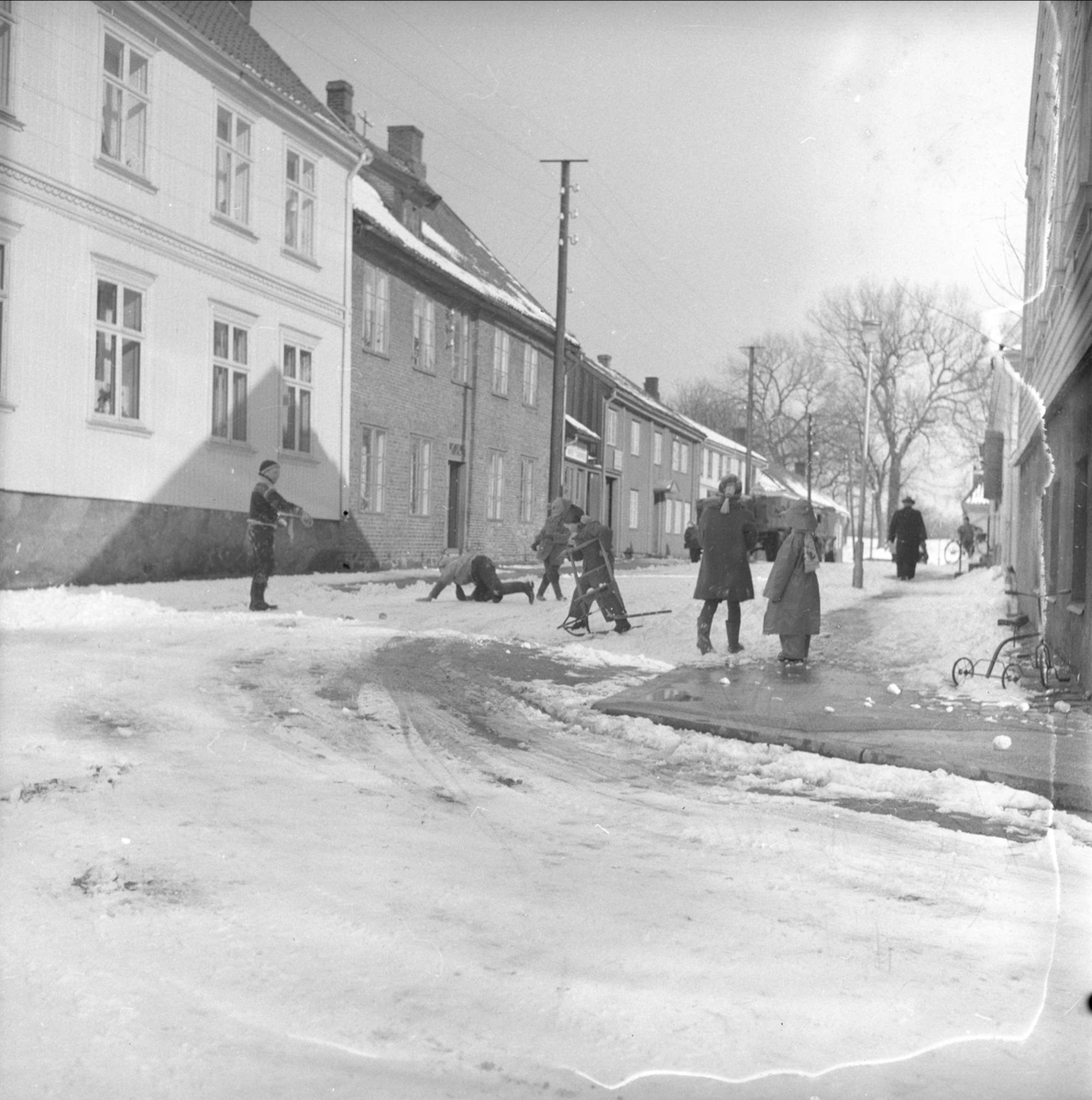 Gatebilde  Gamlebyen, Fredrikstad, 10.04.1958.