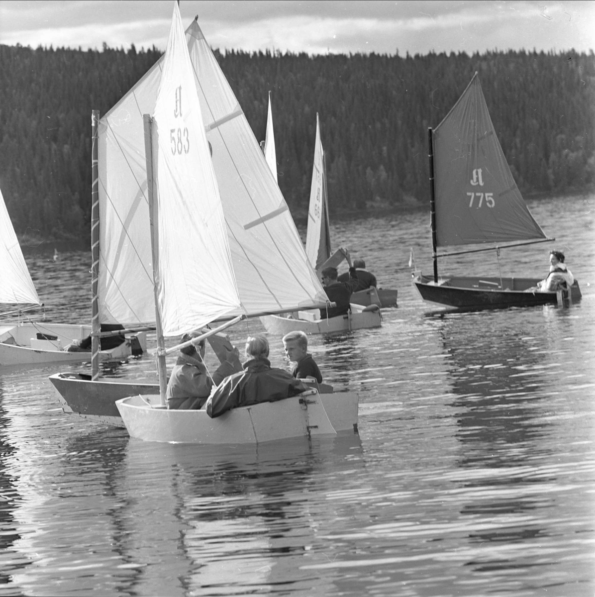 Golå Høyfjellshotell,  A-joller på vannet, turister i fjellet, Sør-Fron 23.08.1961