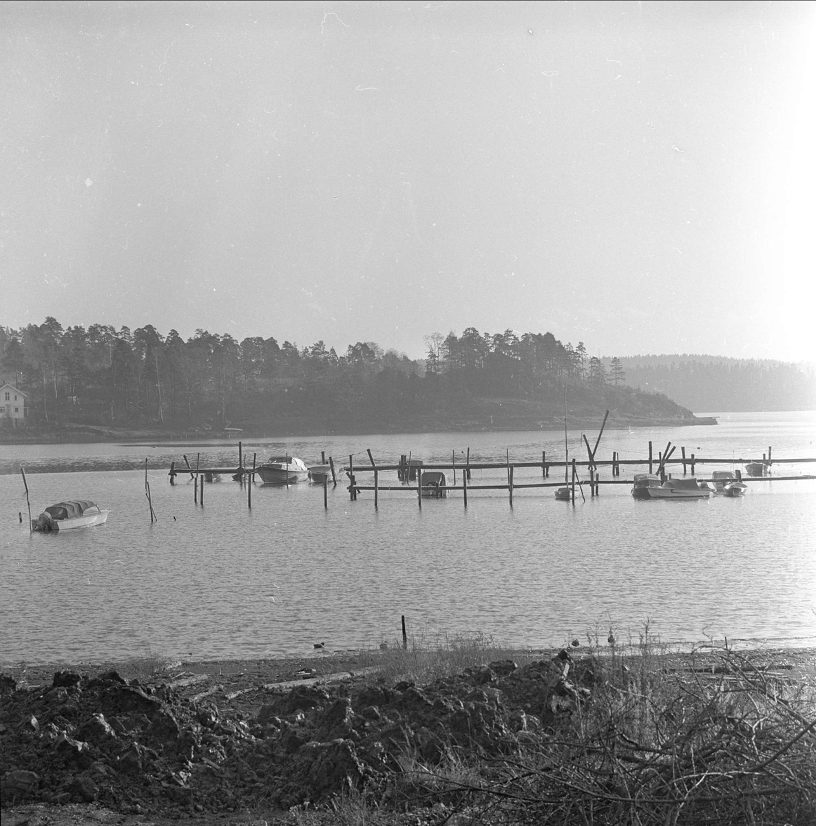 Høvikodden, langs stranden, Høvik, Bærum, november 1962.