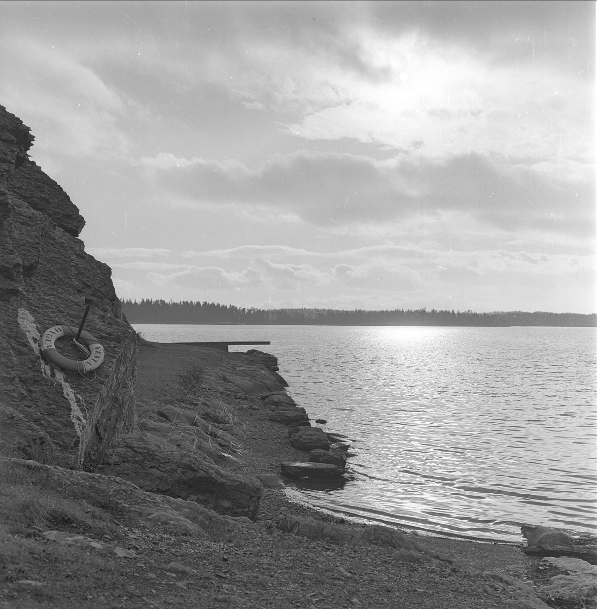 Høvikodden, langs stranden, Høvik, Bærum, november 1962.