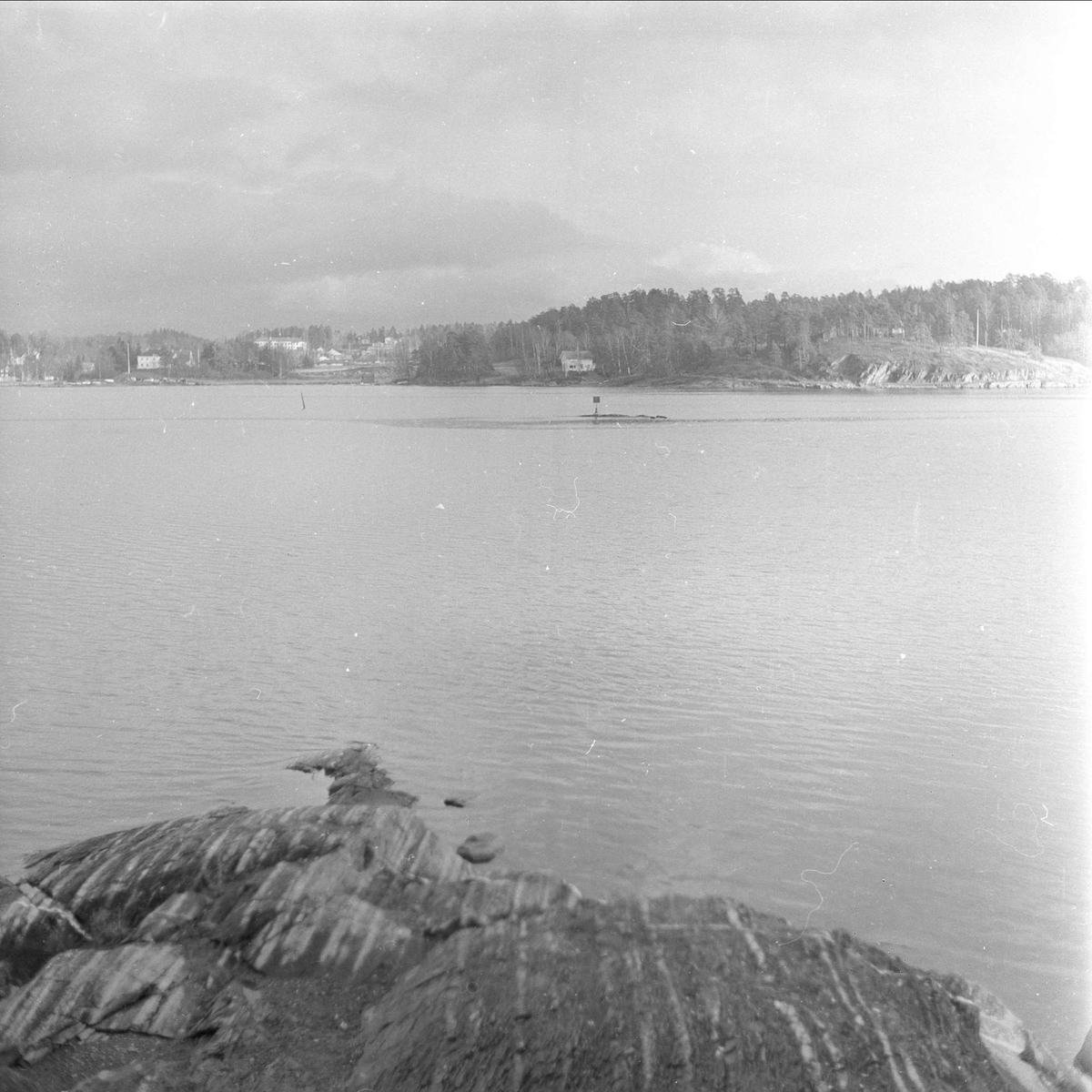 Høvikodden, ved strandkanten, Høvik, Bærum, november 1962.