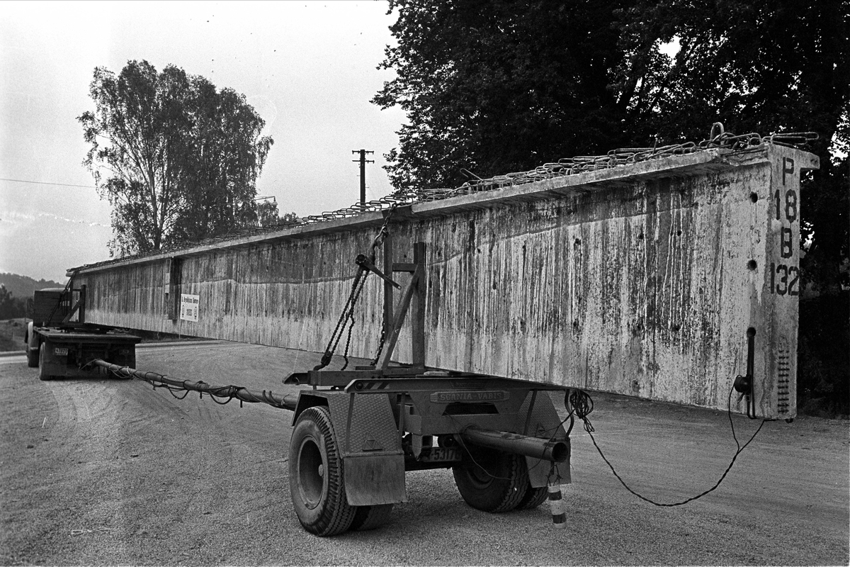 Brubjelken til Sandvikabrua, Bærum, august.1964.