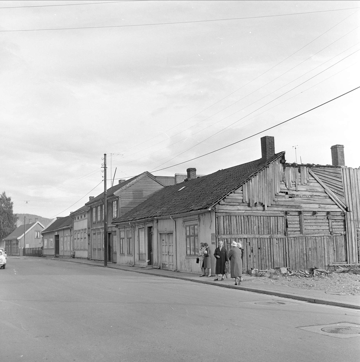 Drammen, august 1962. Drammensdagen. Bybilde med gamle trehus.