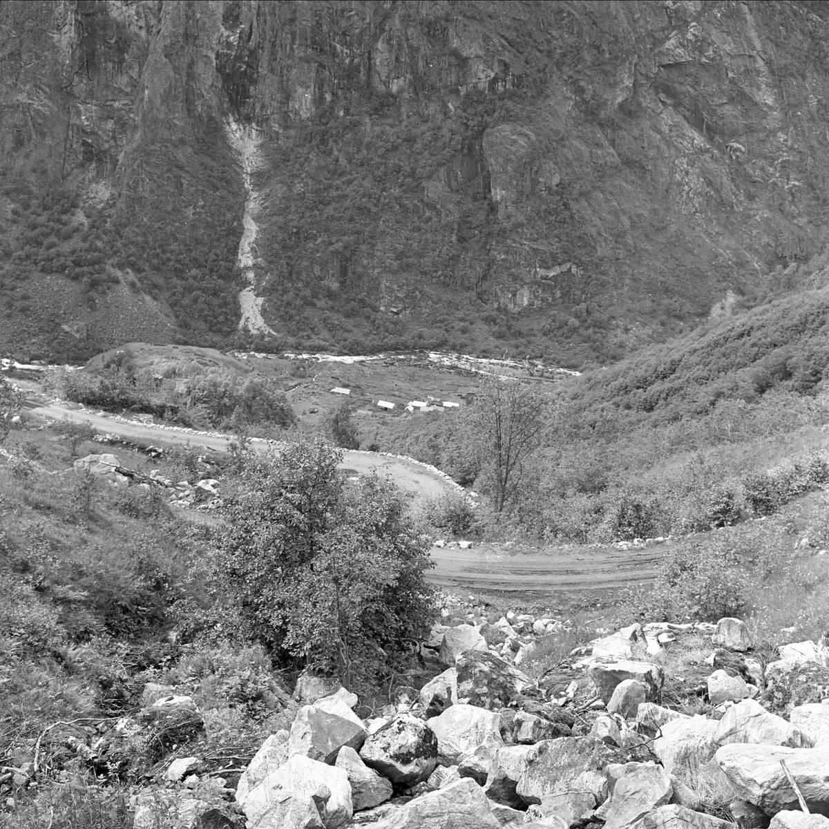 Hjølmodalen, Eidsfjord, juli 1963. Fjell.