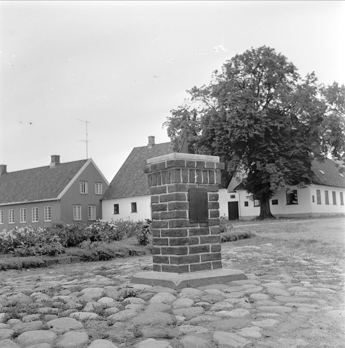 Stavern, Larvik, Vestfold, juli 1963. Fredriksvern festning. Bygninger og minnesmerke.