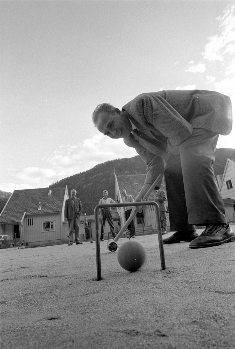 Dalen, Tokke, september 1960. Krokketspill.