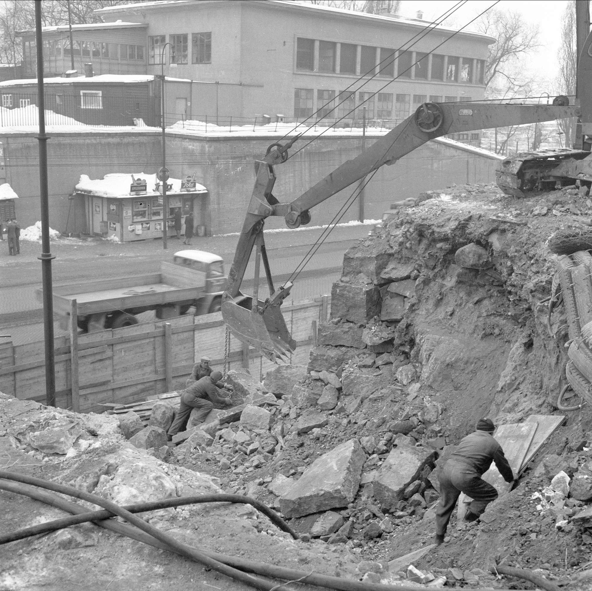 Rådhusgata, Oslo, februar 1958. Graving.