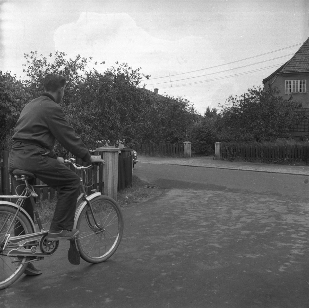 Ullevål Hageby, Oslo, 09.08.1955. Farlig kryss. Syklist.