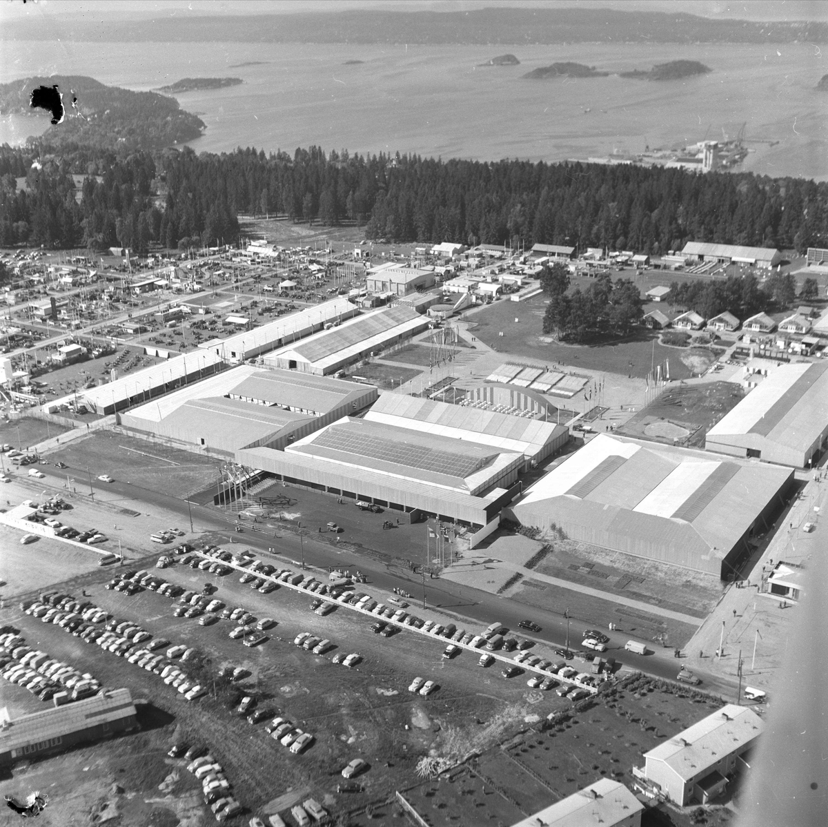 Ekeberg, Oslo, 11. juni 1959, landbruksutstilling, flyfoto over området.