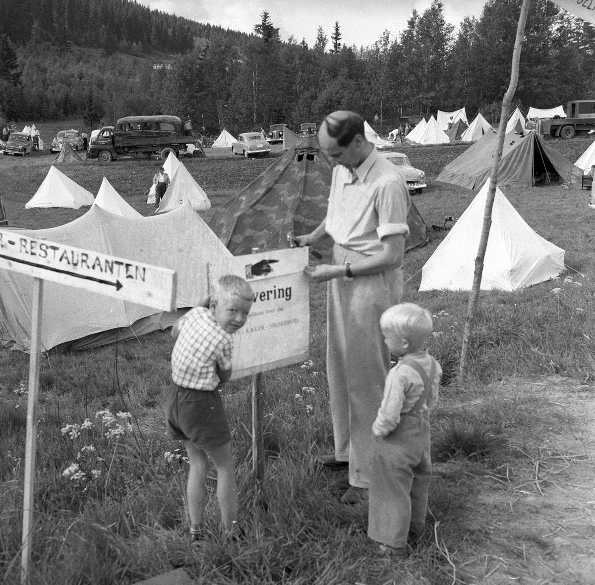 Kongsvinger, 03.- 04.07.1955, landsskytterstevnet. Deltakere og familie fra forskjellige skytterlag. 