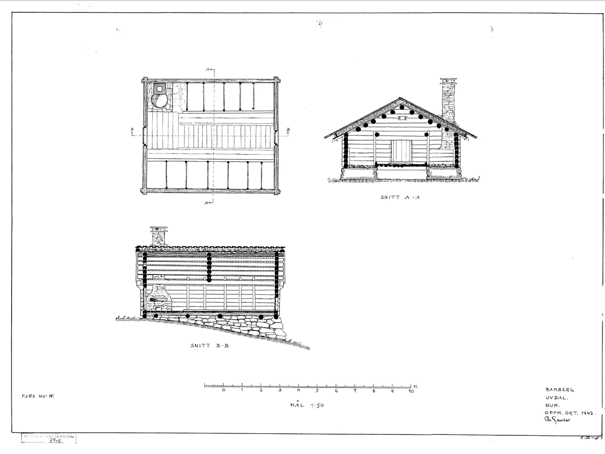 FJØS FRA RAMBERG I HOL, CA. 1800- 1850 
Overført til museet 1942, gjenoppført 1943

Fjøset fra Ramberg i Dagali (nå Hol kommune i Hallingdal) er laftet i én etasje. Innvendig er rommet todelt. To langsgående bjelker gir feste for stolper som deler av båsene. Kyrne sto bundet til ytterveggen. Peisen i hjørnet ved inngangen har innmurt bryggepanne til å koke «sørpe», et slags nødfôr, laget på vann iblandet eksempelvis mose, tørket lauv og oppskavet bark. Grunnmuren under langveggene er like bred som båsene er lange, slik at kyrne sto på muren, på et underlag av torv. Fjøset sto i bratt terreng, og ytterst er grunnmuren derfor høy. Det var åpent rom under fjøsgolvet, som egnet seg til oppbevaring av gjødsel. Møkka ble likevel ikke lagt her, men på tradisjonelt vis kastet ut gjennom en luke i bakveggen, og lagt i en haug utenfor. Senere ble det vanligere å benytte rommet under fjøsgolvet til gjødselkjeller. 

(Tekst hentet fra By og bygd 43, 2010)
