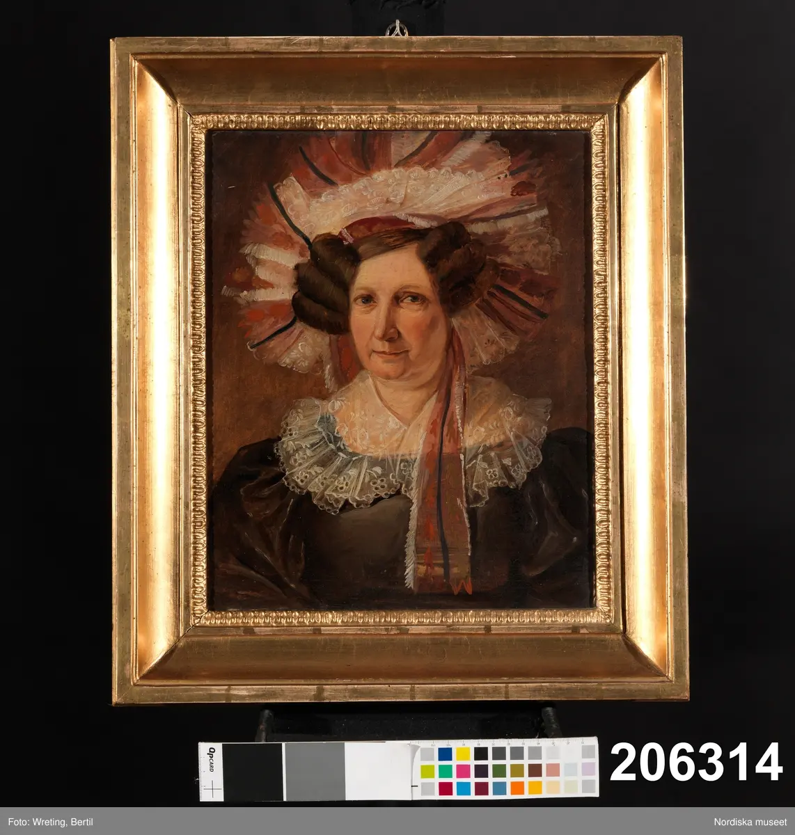 Huvudliggaren:
"Eva Christina Forsgren, pendang till 206313; bröststycke; oljemålning på duk, f. Dufva 2/11 1778, målad i okt 1834 av Robert Wilhelm Ekman; i förgylld samtida träram. G 10/6 1936 av fröken Eva Graan, Stockholm."