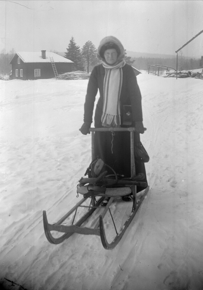 Louise Hagberg var en folkminnesforskare. Hennes monumentala verk *När döden gästar*, 1937, är fortfarande standardverket när det gäller äldre tiders föreställningar och seder i samband med död och begravning i Sverige.