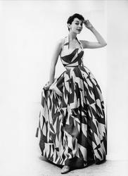 Nordiska Kompaniets Franska Damskrädderi. H55. Aftonklänning