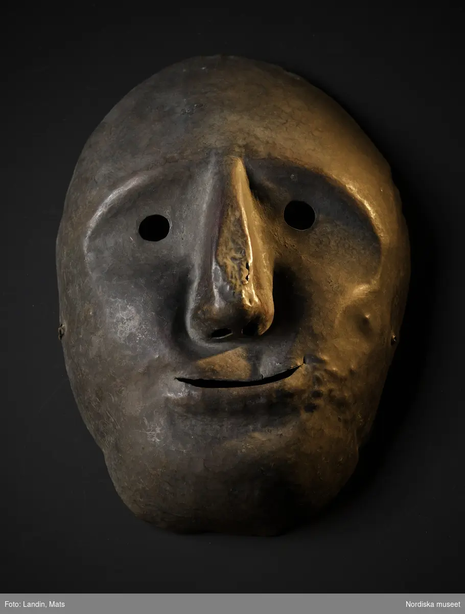 Mask i koppar. Nordiska museets föremål inv.nr 29054.