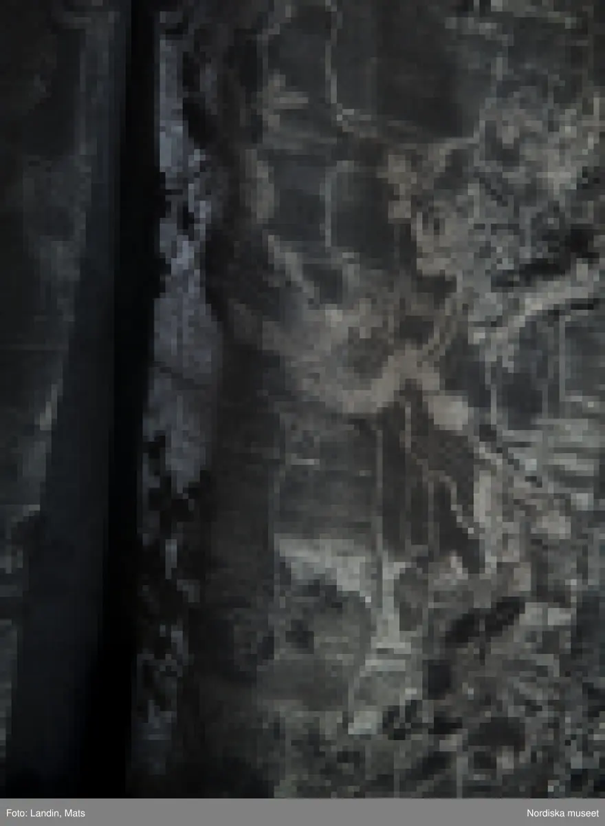 Bruddräkt, svenska dräkten. Av svart mönstrat siden. Buren 1 januari 1780 av Sofia Lovisa Brüch. Nordiska museet inv nr 192119.