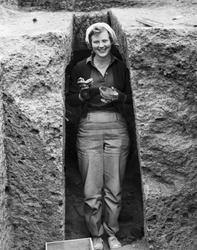 Prinsessan Margrethe av Danmark deltar i arkeologiska utgräv