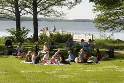 Julita gård, sommarsäsong. Park och utomhusmiljöer vid Öljar