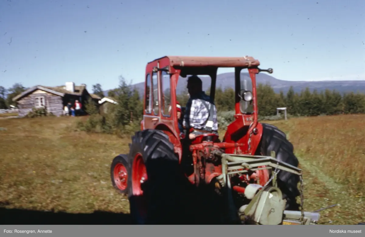Bruksvallarna, fäbod, 1974. Byggnader, djur, människor och natur.