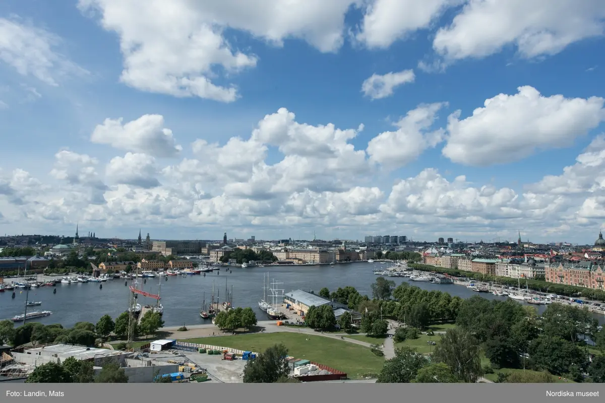 Nordiska museet, utsikt över Stockholm från tornet på museibyggnaden. Vyer över bl a Galärvarvet, Strandvägen, Skeppsholmen, Hötorgsskraporna mm. 2007-2012
