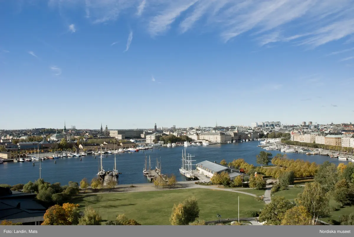 Nordiska museet, utsikt över Stockholm från tornet på museibyggnaden. Vyer över bl a Galärvarvet, Strandvägen, Skeppsholmen, Hötorgsskraporna mm. 2007-2012