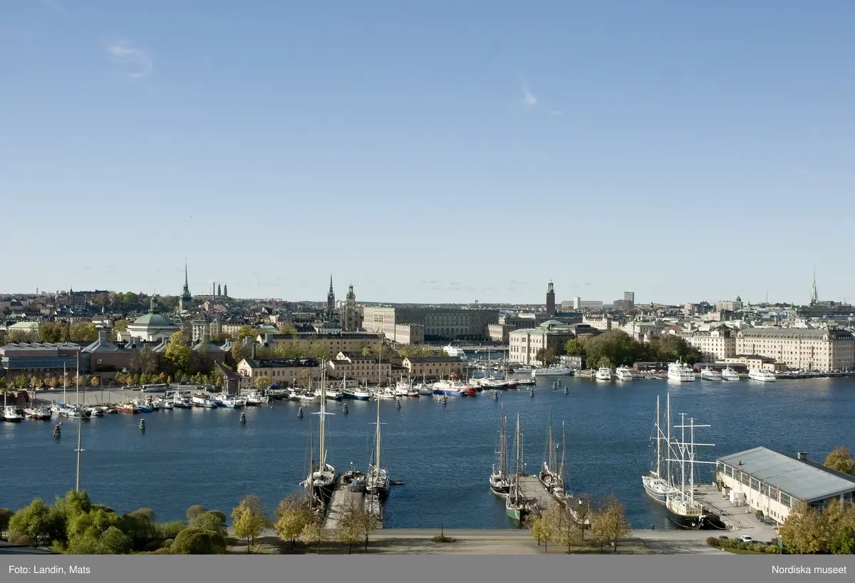 Nordiska museet, utsikt över Stockholm från tornet på museibyggnaden. Vyer över bl a Galärvarvet, Strandvägen, Skeppsholmen, Hötorgsskraporna mm. 2007-2012
