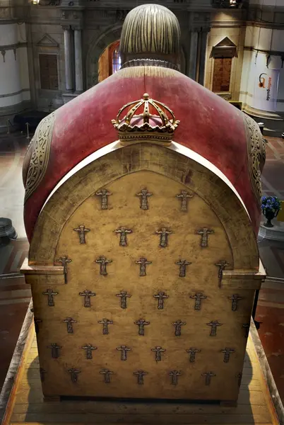 Nordiska museet, entréhallen med statyn av Gustav Vasa, till