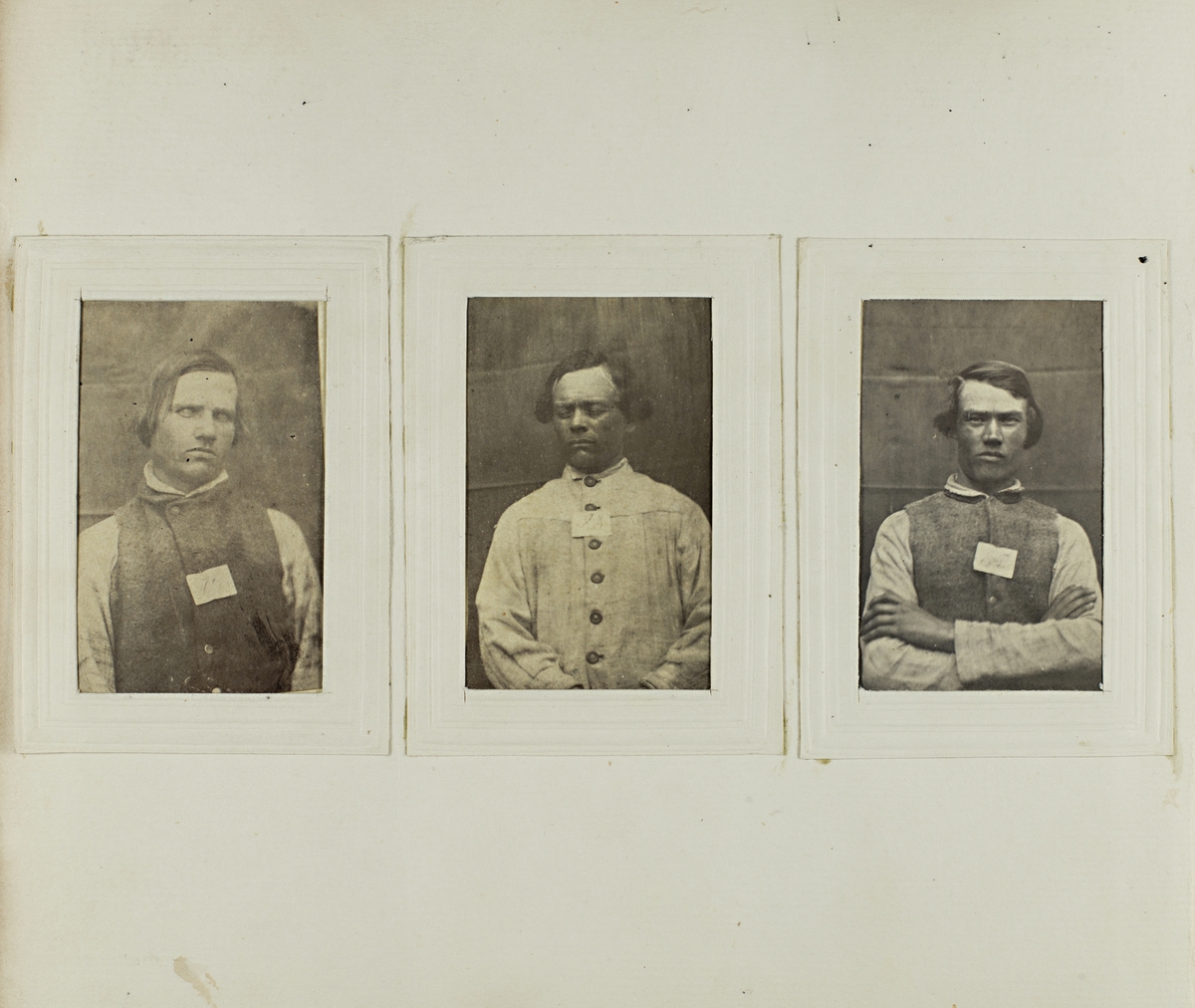 "Photografiskt Album för år 1861 öfver fångar förvarade å Warbergs fästning".  Samt i samma album : "Photografiskt Album för år 1861 öfver fångar förvarade å Landskrona fästning".