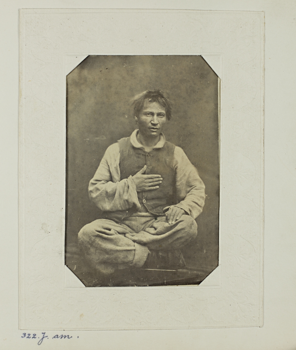 "Photografiskt Album för år 1861 öfver fångar förvarade å Warbergs fästning".  Samt i samma album : "Photografiskt Album för år 1861 öfver fångar förvarade å Landskrona fästning".