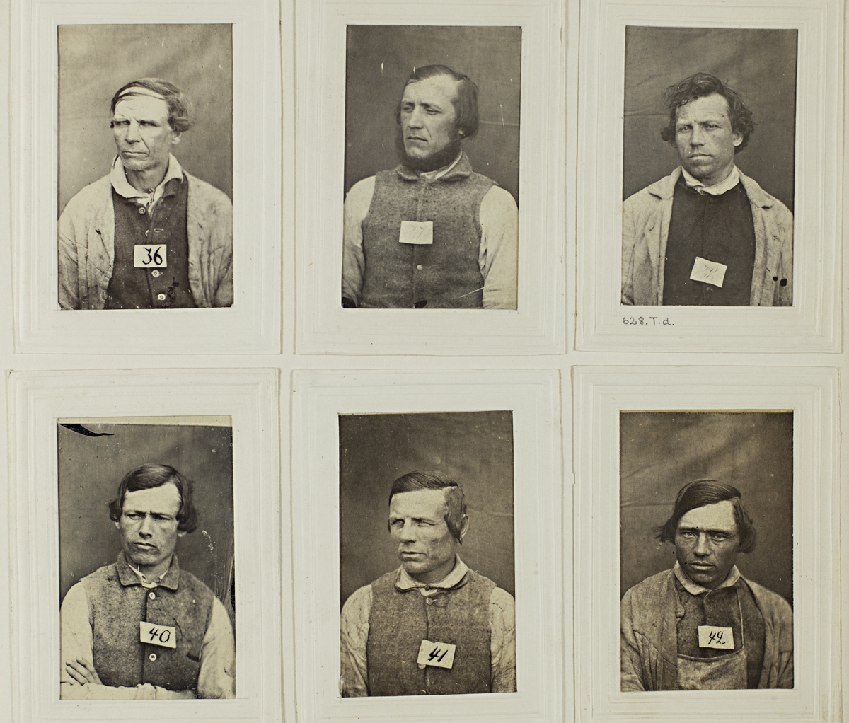 "Photografiskt Album för år 1861 öfver fångar förvarade å Warbergs fästning".  Samt i samma album : "Photografiskt Album för år 1861 öfver fångar förvarade å Landskrona fästning".