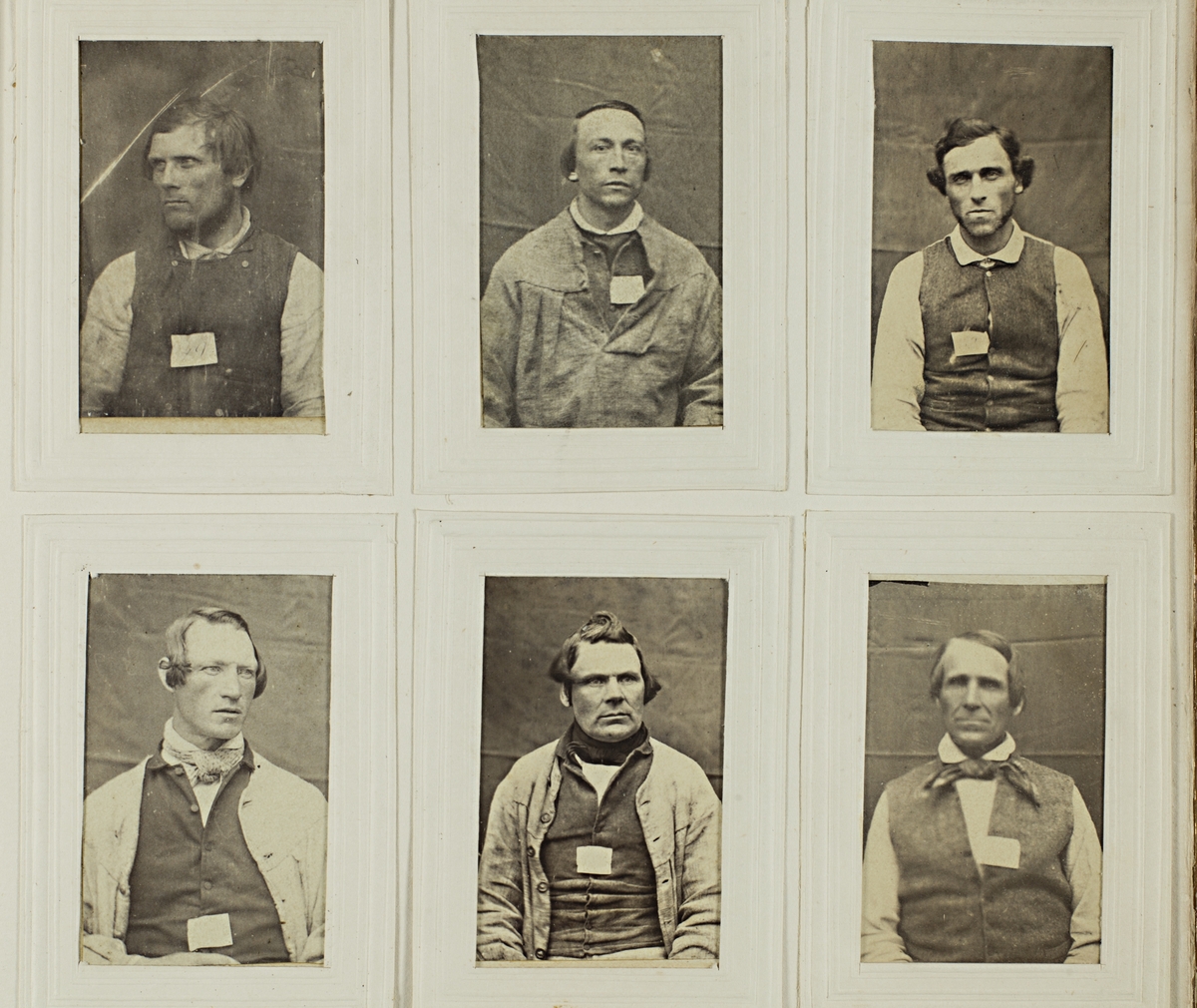 "Photografiskt Album för år 1861 öfver fångar förvarade å Warbergs fästning".  Samt i samma album : "Photografiskt Album för år 1861 öfver fångar förvarade å Landskrona fästning".