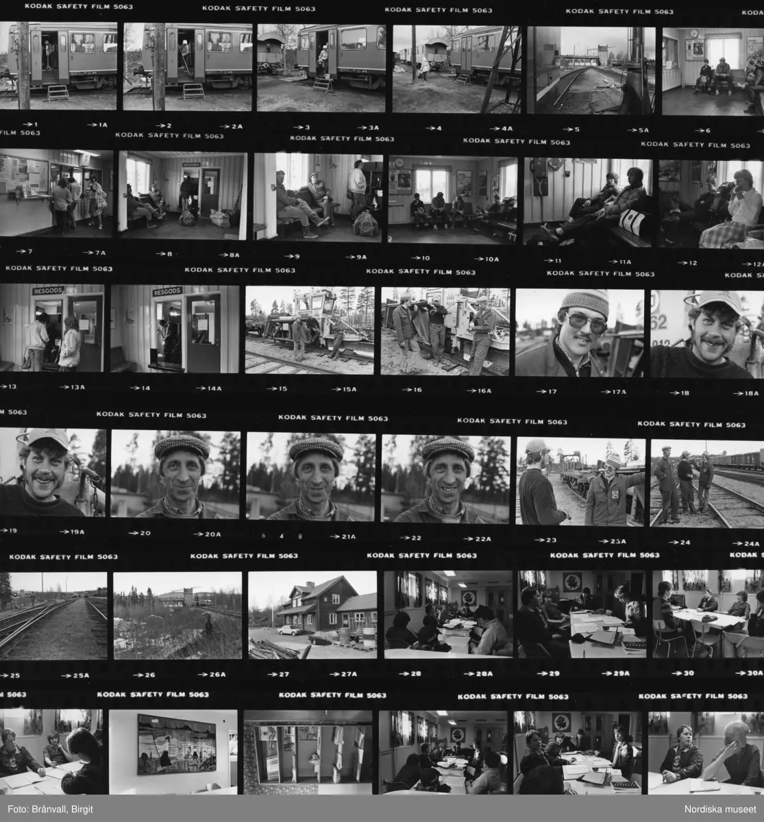 Storuman 1982. Stationsområdet, biljettlucka, vänthall, personal och resande.
Ungdomsgård.