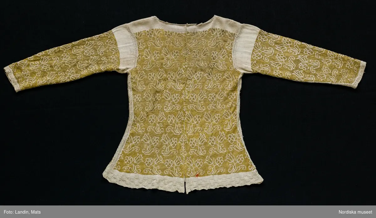 Tröja av gult silke. Silketröja. 1600-tal. 
NM  inv.nr 221941