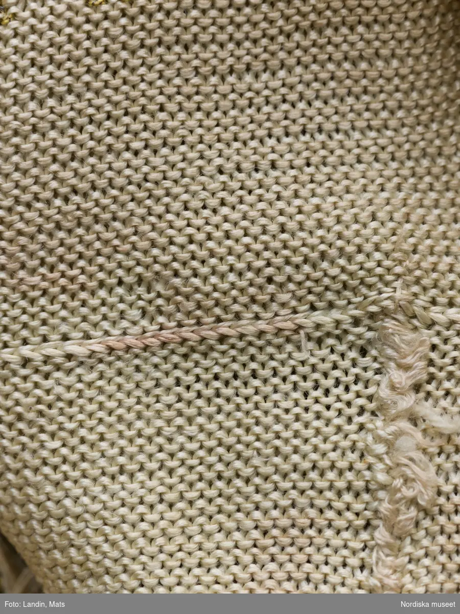 Tröja av gult silke. Silketröja. 1600-tal. 
NM  inv.nr 221941