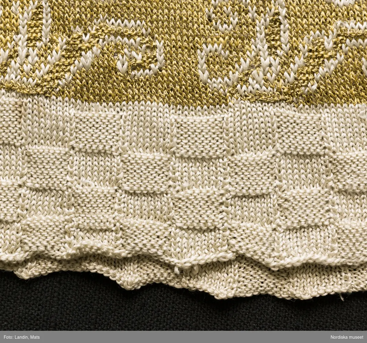 Tröja av gult silke. Silketröja. 1600-tal. 
NM  inv.nr 221941