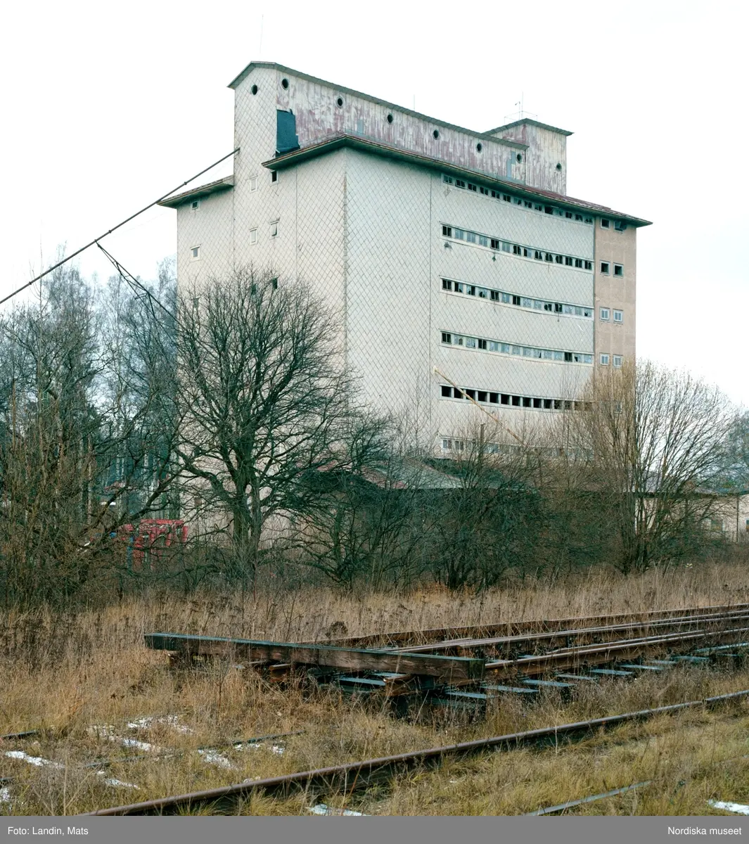 Hallsberg,  industrispår, industri, år 1999-2000. Järnväg, Lagerhus silo ritad av Gunnar Asplund.