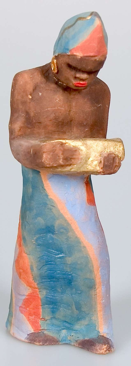 Tjugo lergodsfigurer till julkrubba. De flesta figurerna är märkta B-4252.
I gruppen ingår Maria med Jesusbarnet, Josef, tre vise män, herdar, människor med gåvor, änglar, får, en elefant och en kamel. Elefanten är till skillnad från de andra figurerna obränd. De flesta figurerna är målade. Maria med Jesusbarnet är målad i blått, rosa-lila och guld. De tre vise männen är målade i bland annat guld, grönt, blått och gult. Övriga figurer har en mer sober färgskala.
Figurerna har varierande mått. Den längste av de tre vise männen är 20,5 cm hög. De små änglarna är bara 8,5 cm höga.