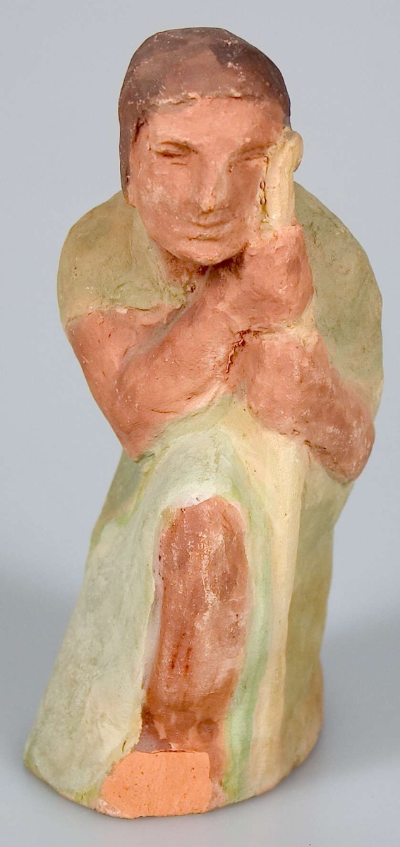 Tjugo lergodsfigurer till julkrubba. De flesta figurerna är märkta B-4252.
I gruppen ingår Maria med Jesusbarnet, Josef, tre vise män, herdar, människor med gåvor, änglar, får, en elefant och en kamel. Elefanten är till skillnad från de andra figurerna obränd. De flesta figurerna är målade. Maria med Jesusbarnet är målad i blått, rosa-lila och guld. De tre vise männen är målade i bland annat guld, grönt, blått och gult. Övriga figurer har en mer sober färgskala.
Figurerna har varierande mått. Den längste av de tre vise männen är 20,5 cm hög. De små änglarna är bara 8,5 cm höga.
