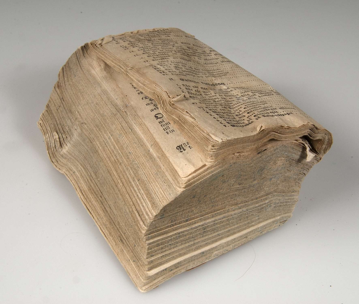 Psalmbok, "Swenska Psalm-Boken af Konungen gillad och stadfästad år 1819", tryckt i Stockholm år 1873. Handskriven text på försättsbladet: "Carl Aug, Engvall, Kaby, Simtuna socken 1880".

