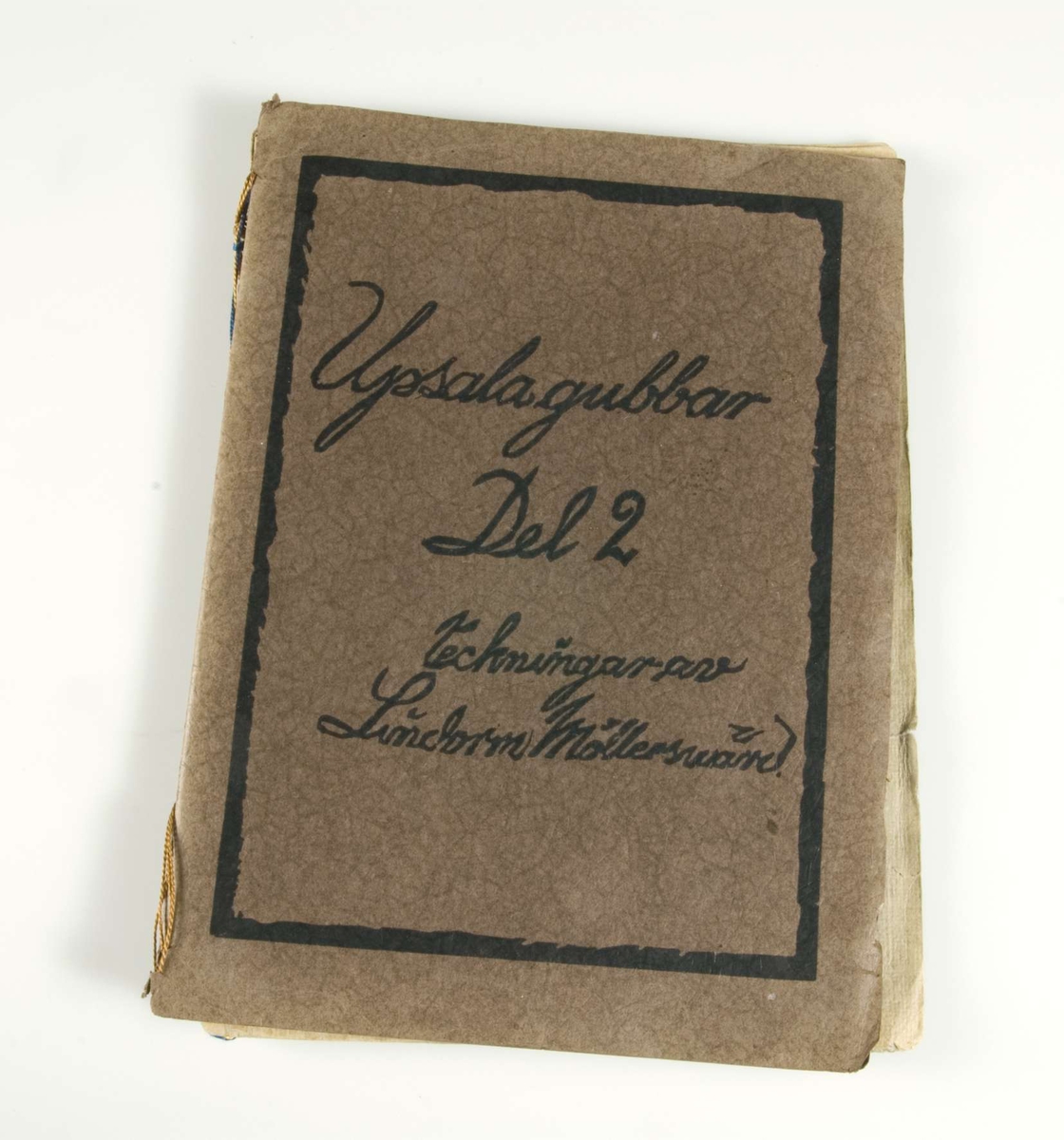 26 teckningar gjorda av konstnären Lindorm Möllerswärd (Uppsalagubbar Del 2, 1925).