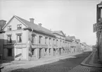 Svartbäcksgatan mot norr från S:t Olofsgatan, Dragarbrunn, Uppsala 1902