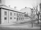 Nedre Slottsgatan mot sydöst från Drottninggatan, Fjärdingen, Uppsala 1901 - 1902