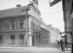 Dragarbrunnsgatan mot sydöst från Vaksalagatan, Dragarbrunn, Uppsala 1901 - 1902