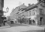 Vaksalagatan mot väster från Dragarbrunnsgatan, Dragarbrunn, Uppsala 1901 - 1902