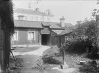 Gårdsinteriör kvarteret Örtedalen, Kungsgatan 15, Dragarbrunn, Uppsala 1908