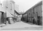 Gårdsinteriör Bangårdsgatan 6, kvarteret Hästen, Kungsängen, Uppsala 1908