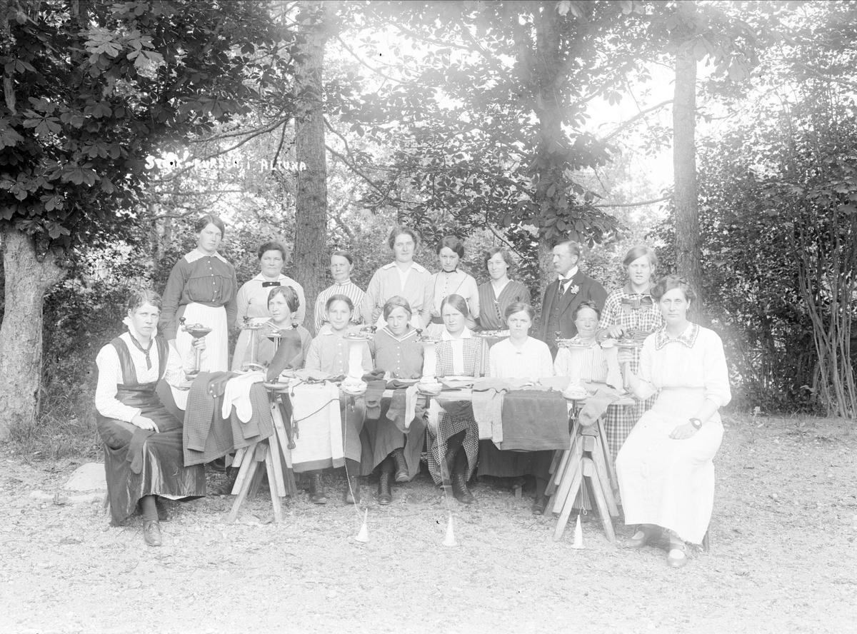 Stickkurs i Fröslunda, Altuna socken, Uppland 1916